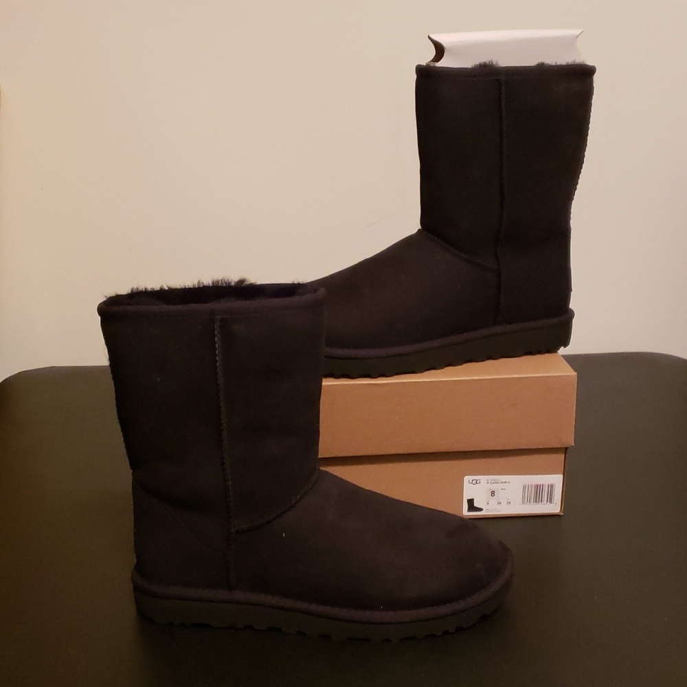 UGG W Classic Short II BLK- Women's 8